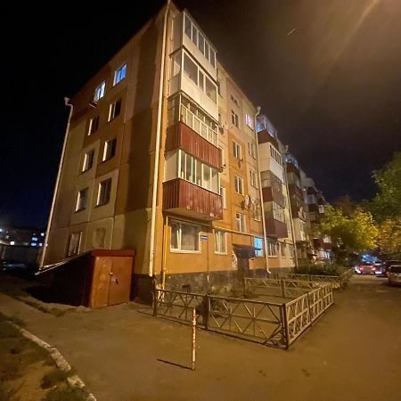 1-Комн. Квартира Целиком Интернациональная 32 С Гостиничным Сервисом Petropavlovsk Exterior photo